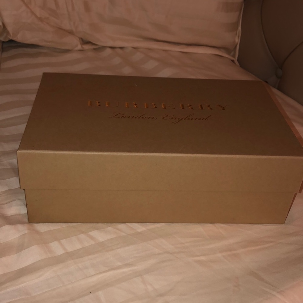 Authentic Burberry Box - Picture 2 of 3